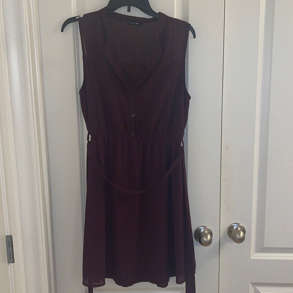 Sleeveless casual dress